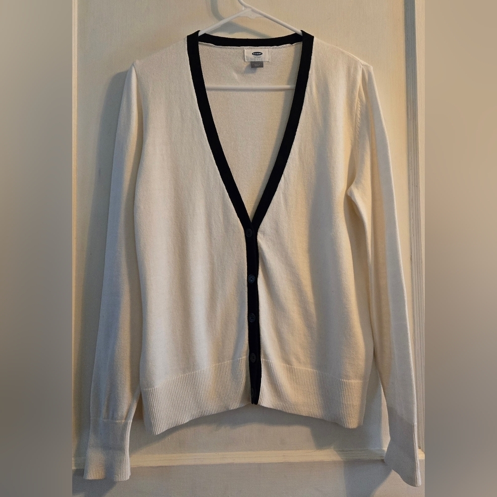 NWOT | Old Navy | Knit Button Closure V-Neck Cardigan | M | White w/ Black Trim - Picture 5 of 10